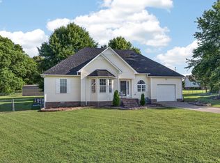 6 Robinwood Dr, Fayetteville, TN 37334