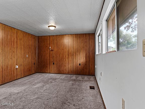 3rd image of 1801 W Prasch Ave