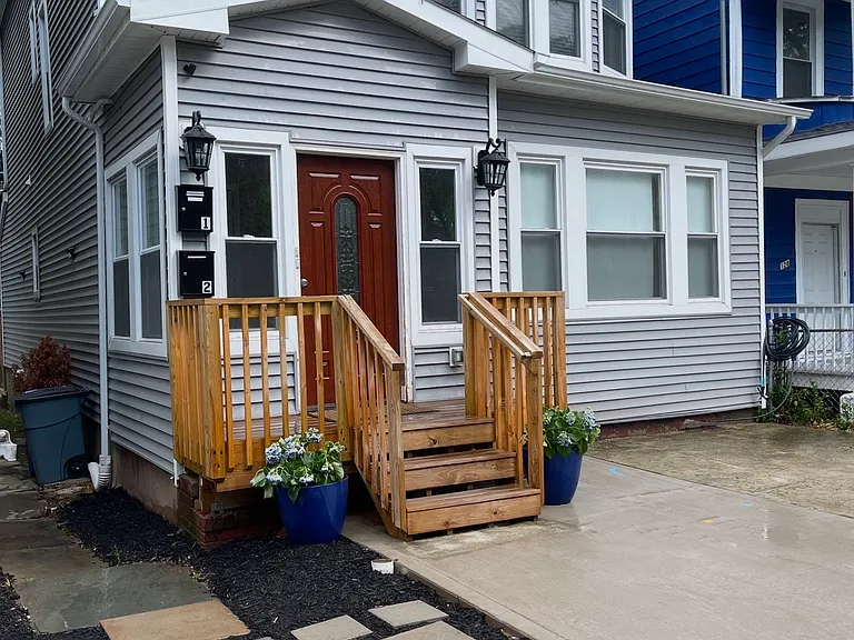 Greenwood Ave — Photo 11