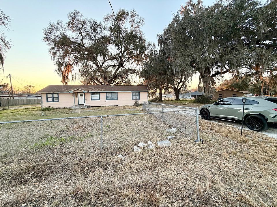 1st image of 445 Longfellow Blvd