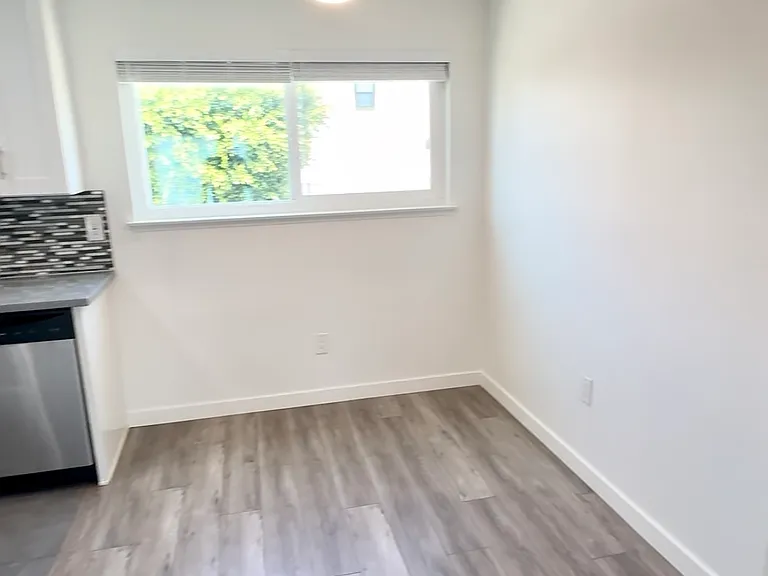 655 Westminster Ave #6 — Photo 6