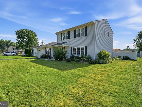 3rd image of 68 E Shady Dr