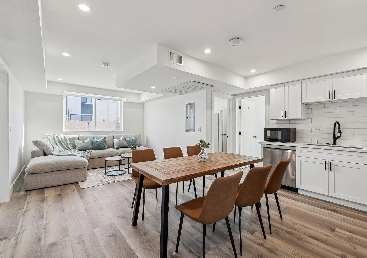 MH 1151 W 37th Dr — Photo 1