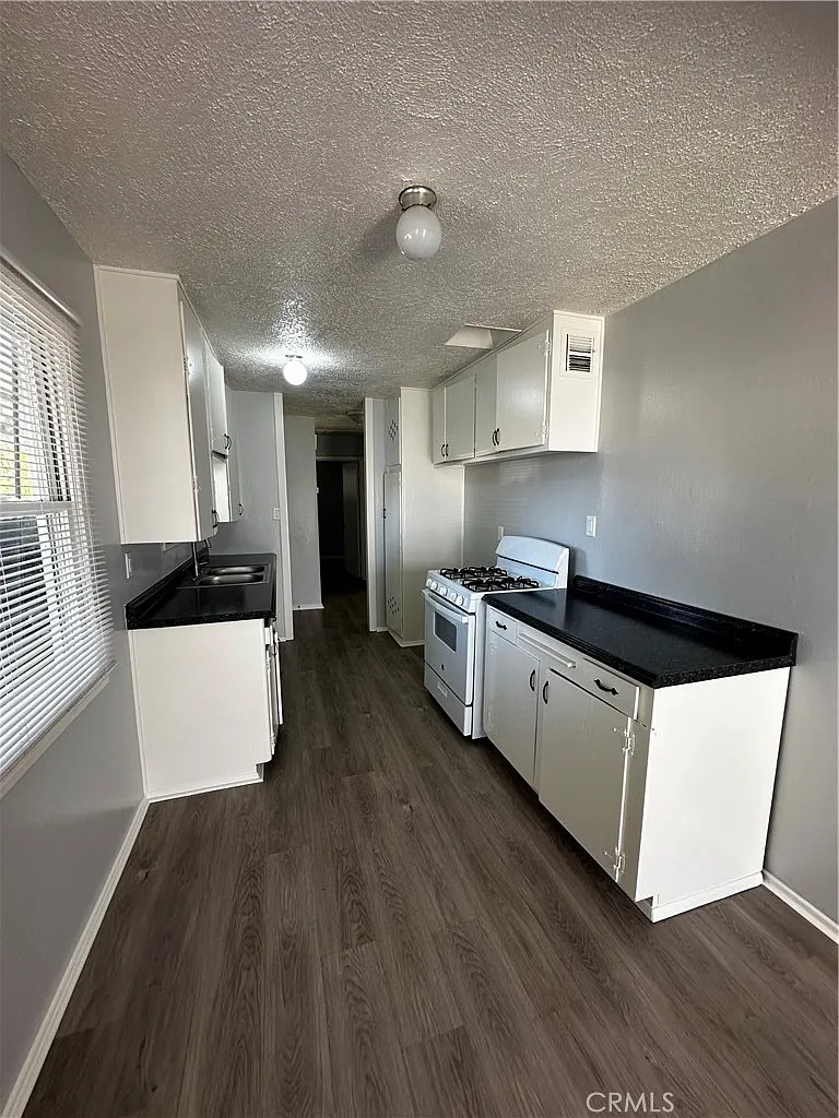 2 bed, 951 sqft, $2,400 — Photo 4