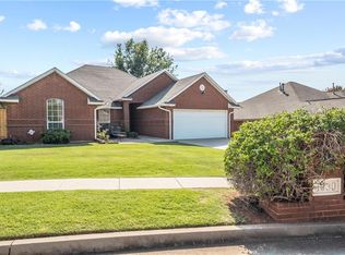 1930 E Cottonwood Ter, Mustang, OK 73064