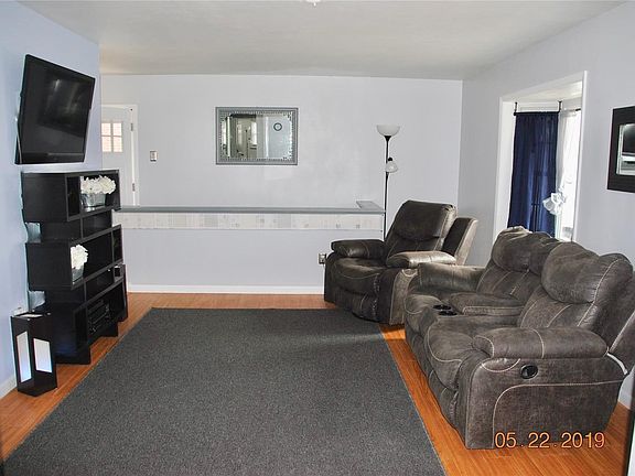 3rd image of 200 Balsam Ave