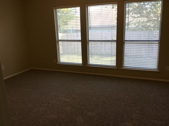 5th image of 1005 Barkridge Dr