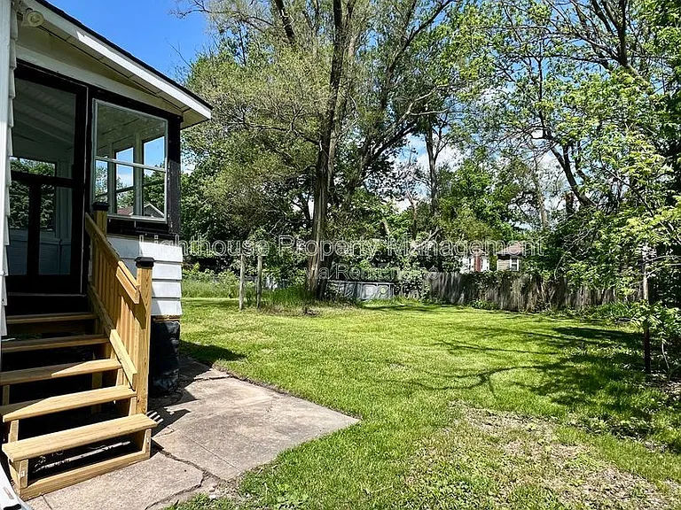 708 Elizabeth St — Photo 20
