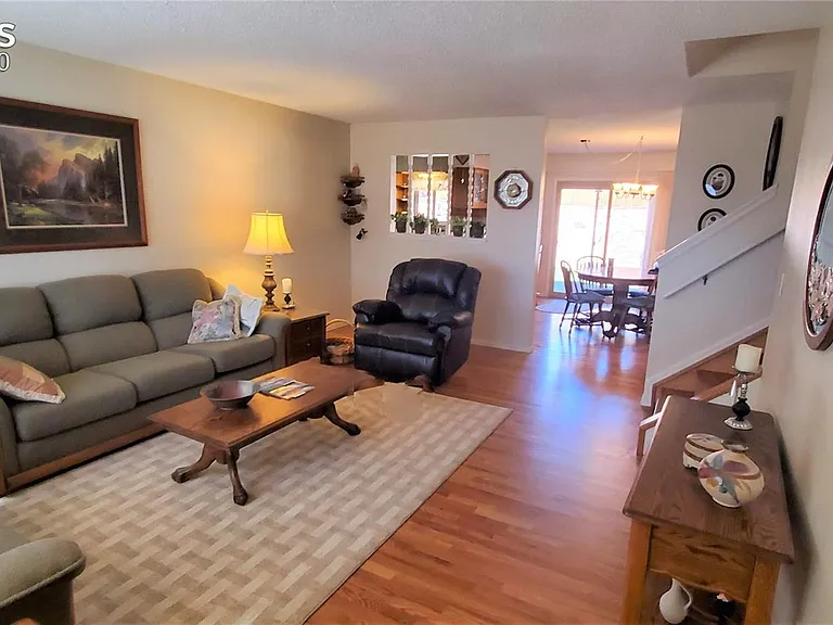 2126 Lander Cir — Photo 5