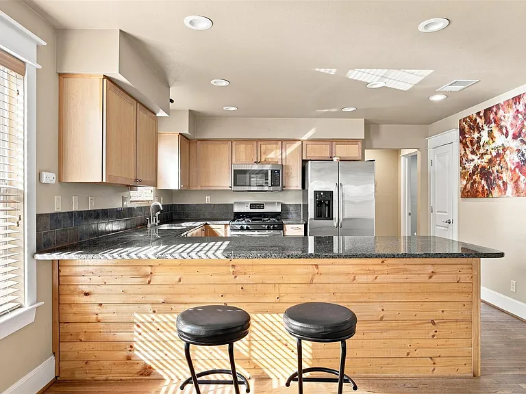 100 W 55th 1/2 St #A — Photo 4