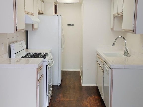 4th image of 1204 N Sunflower Ave APT C