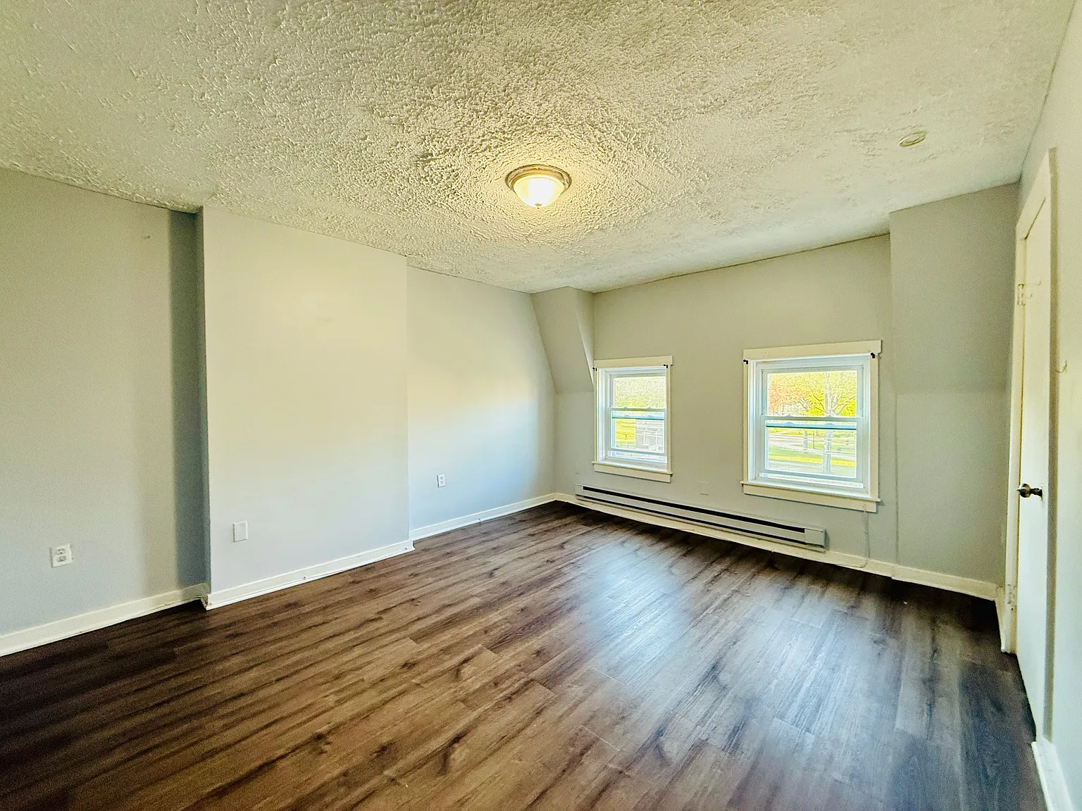 3 bed, 1000 sqft, $2,250 — Photo 3
