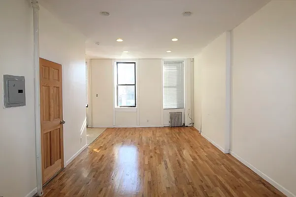 Rented by Compass | media 22