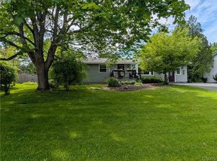 8251 Exeter Dr, Baldwinsville, NY 13027