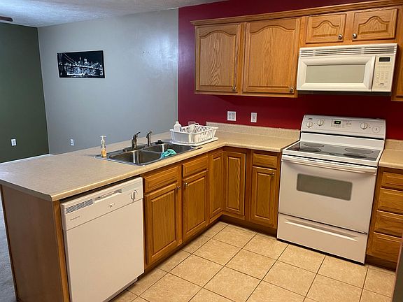 4th image of 111 Creekside Dr