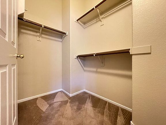 4th image of 2337 Crooked Creek Ave
