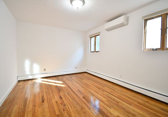 2nd image of 20 Mercer Pl #1