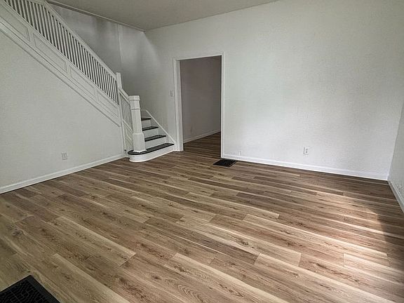 3rd image of 325-327 S Pierce St #922349ECD