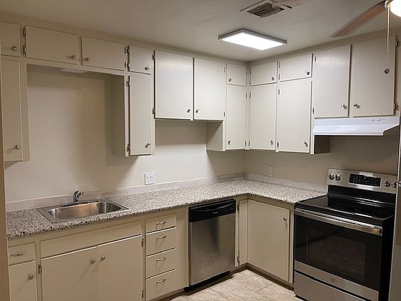 5th image of 3061 E Hammond Ave #105-1