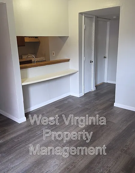 200 Main St #102 — Photo 3