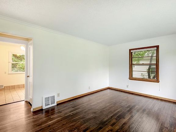 4th image of 2201 Louisiana Ave S