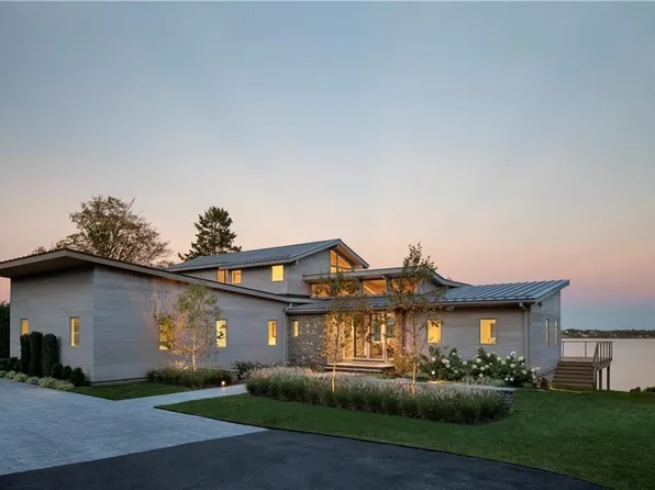 179 Indian Ave, Portsmouth, RI 02871