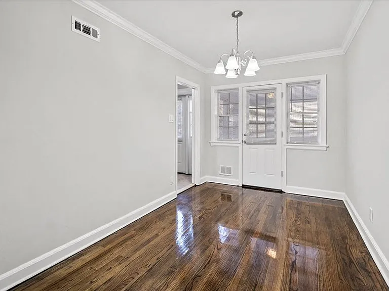 Scotland Park Townhomes — Photo 21