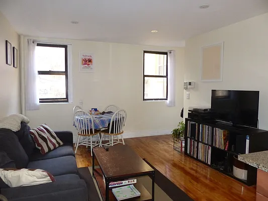 Rented by Immac Realty | media 41