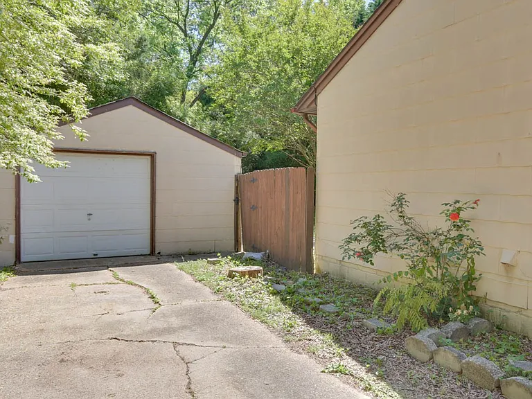 106 Woodhaven Rd — Photo 29