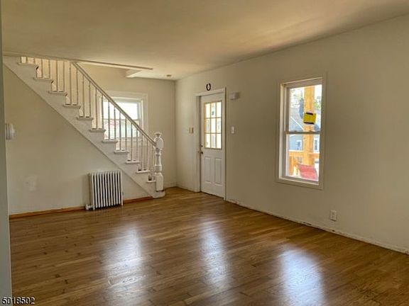 3rd image of 30 Clove Ave