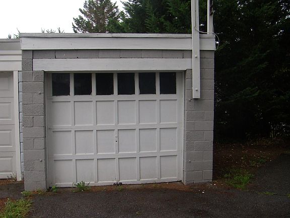 2nd image of 1620 N Union St
