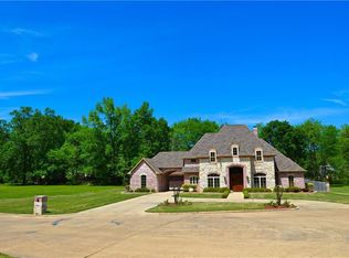 907 Fleming Dr, Mount Pleasant, TX 75455