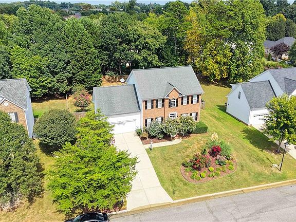 3rd image of 3625 Oak Chase Dr