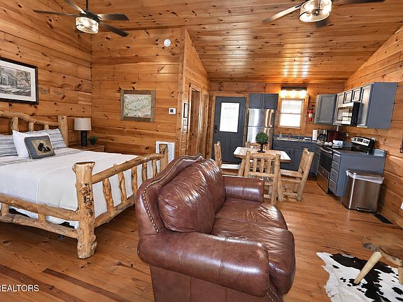 5th image of 211 Old Bridge Rd Cabin 14