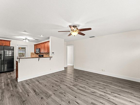 4th image of 2800 NE 8th Avenue NE