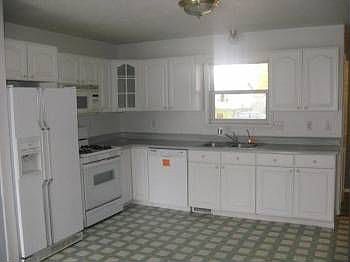 3rd image of 276 Leaver St