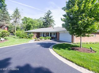 820 Queens Ln, Glenview, IL 60025
