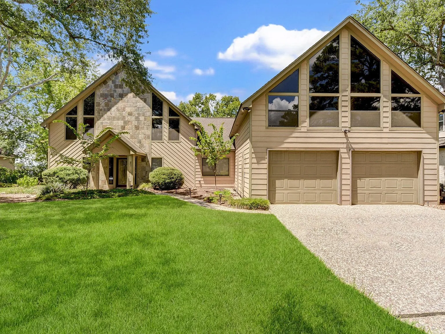3 bed, 3.5 bath, 2736 sqft, $3,699 — Photo 4