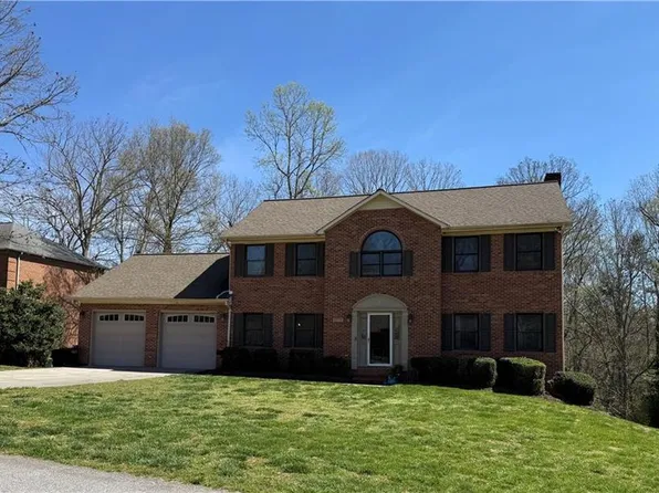 2173 Hawthorne Ln, Wilkesboro, NC 28697