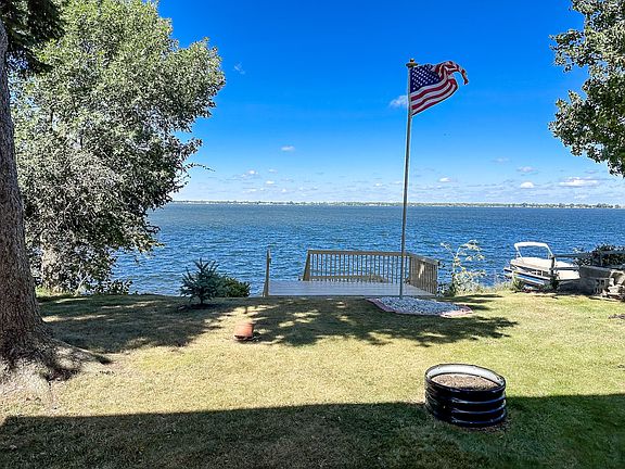 3rd image of 200 S Lake Dr