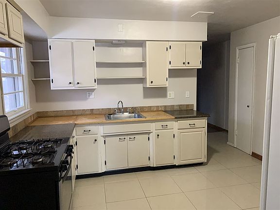 3rd image of 2417 Jonathan Ave