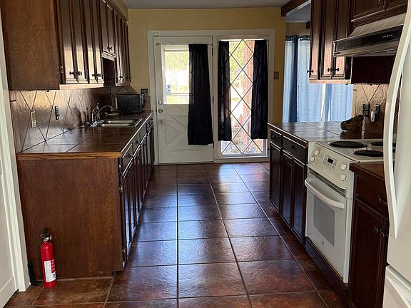 5th image of 1830 34th St