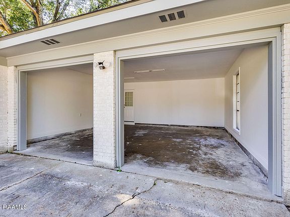 3rd image of 204 Paulman Dr