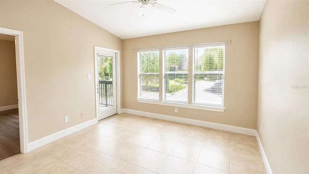 1 bed, 1.0 bath, 572 sqft, $1,300 — Photo 2