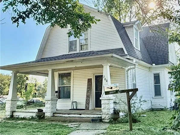 700 West St, Sweet Springs, MO 65351
