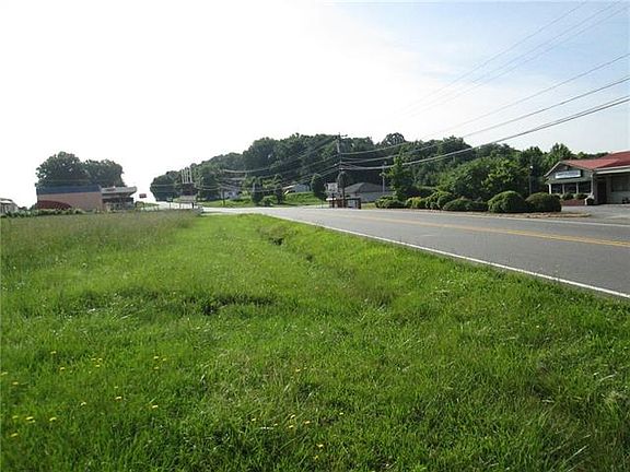 5th image of 20 Sunny Ln