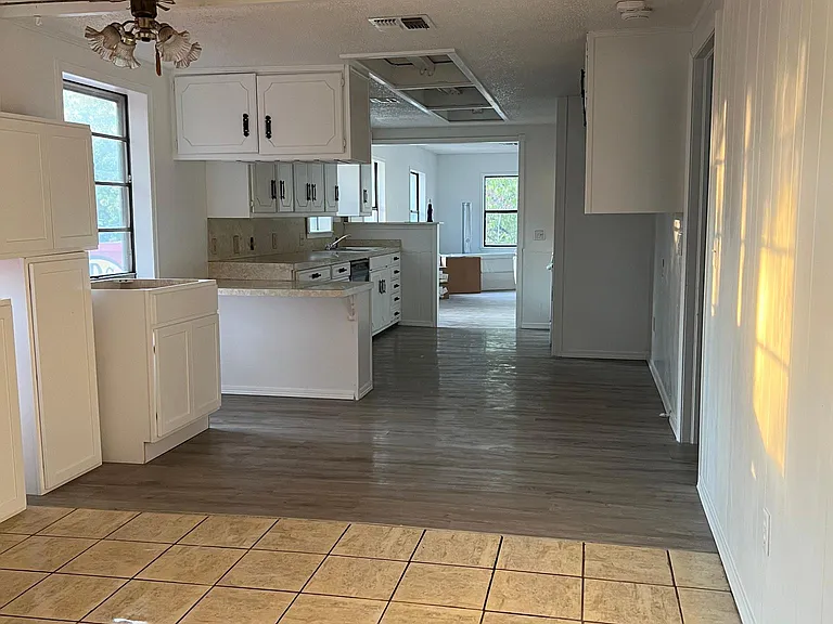 1215 E Whittaker St — Photo 16