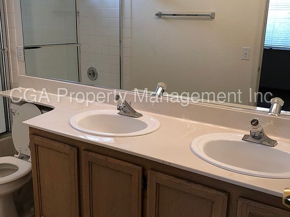 4th image of 252 Union St
