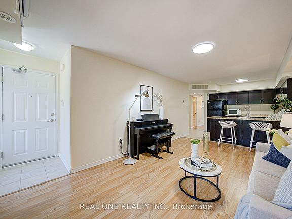 4th image of 2441 Greenwich Dr #14