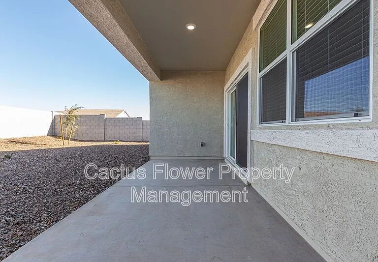 2124 W Sombra Ave — Photo 33